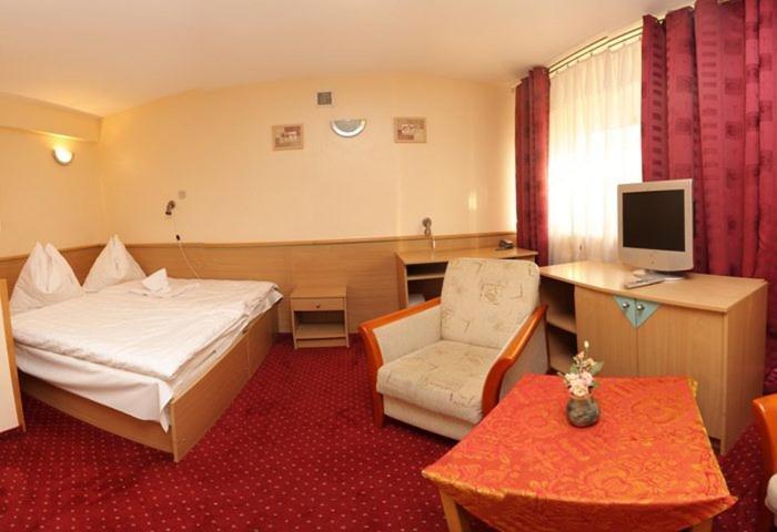 Hotel Wiktoria ชกลาร์สกา ปอเรมบา ห้อง รูปภาพ