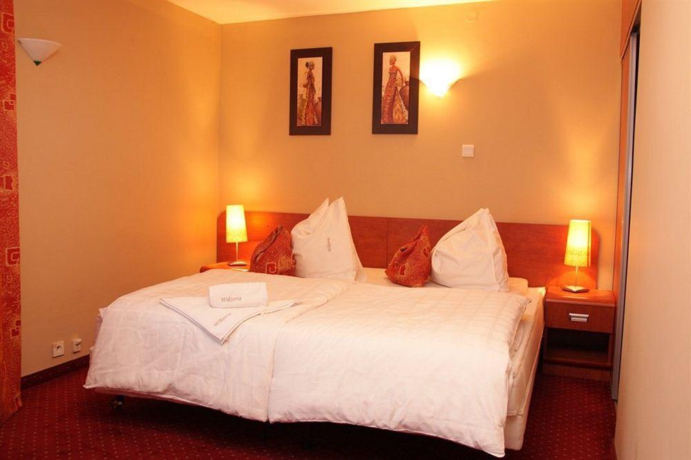 Hotel Wiktoria ชกลาร์สกา ปอเรมบา ภายนอก รูปภาพ
