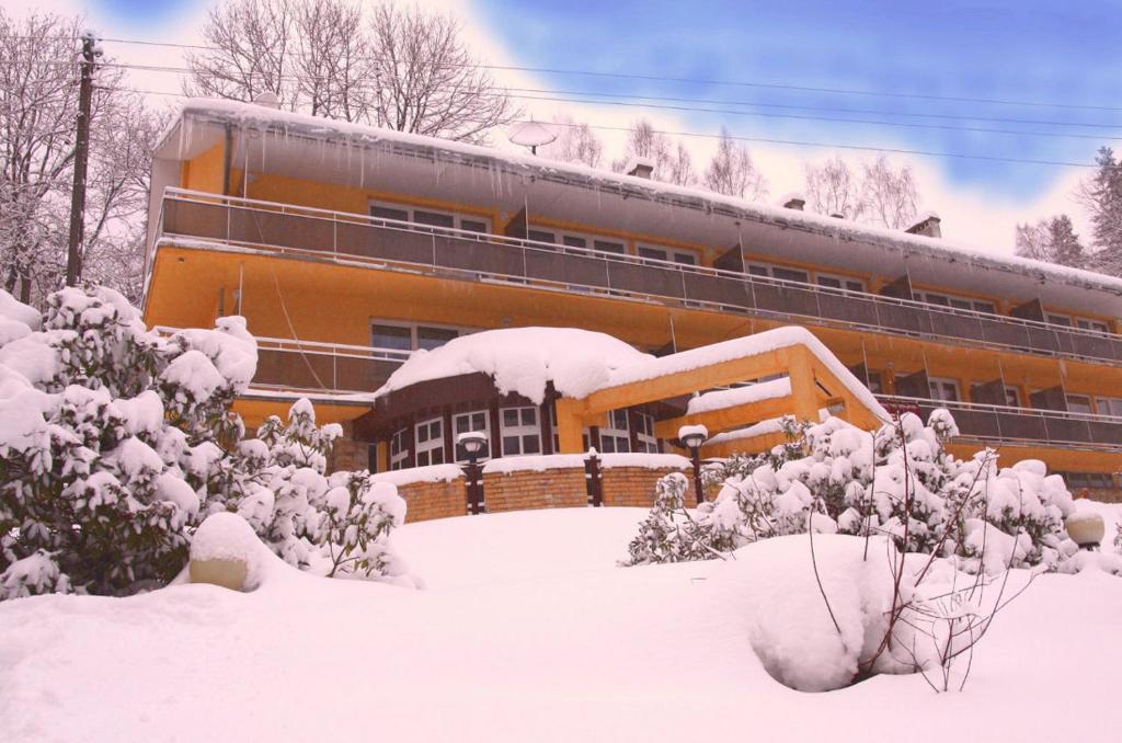 Hotel Wiktoria ชกลาร์สกา ปอเรมบา ภายนอก รูปภาพ