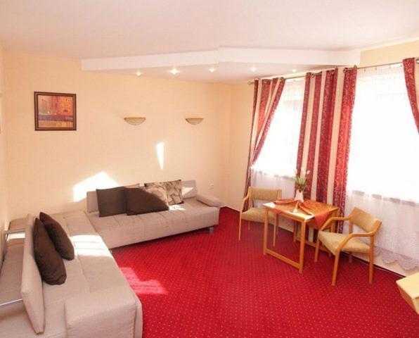 Hotel Wiktoria ชกลาร์สกา ปอเรมบา ห้อง รูปภาพ